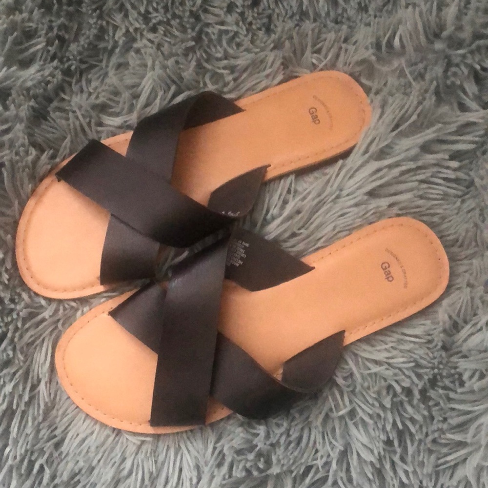 Gap Black Criss Cross Slides